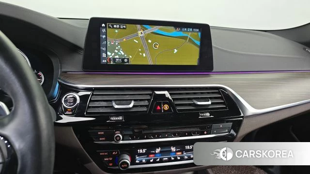 BMW 5 Series (G30) 2018 Белый из Кореи, фото 5