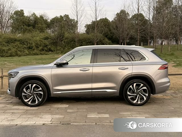 Geely Automobile Xingyue L 2023 Серебристо-серый из Китая, фото 5