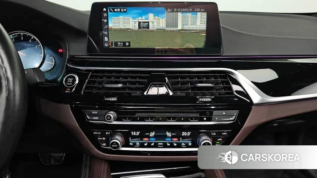 BMW 5 Series (G30) 2018 Светло-серебряный цвет из Кореи, фото 5