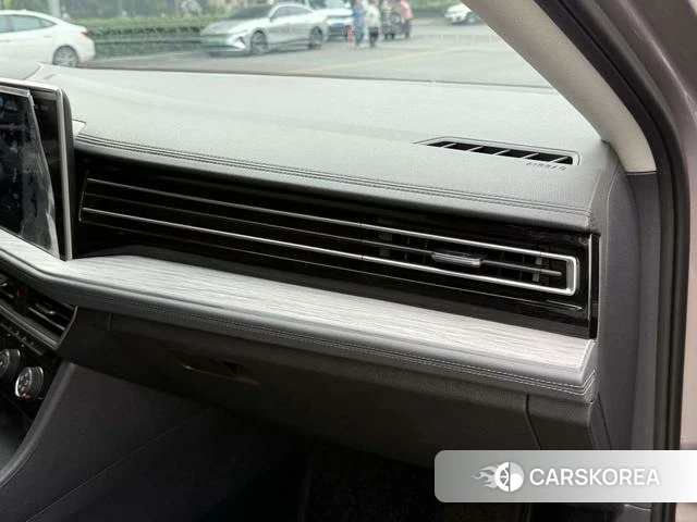 Volkswagen Sagitar 2024 Серебристо-серый из Китая, фото 5