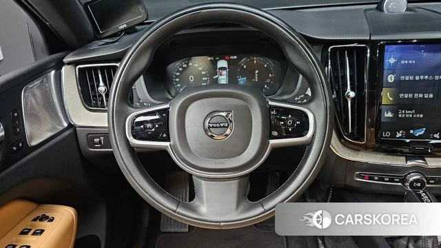 Volvo XC60 second Generation 2019 Белый из Кореи, фото 5
