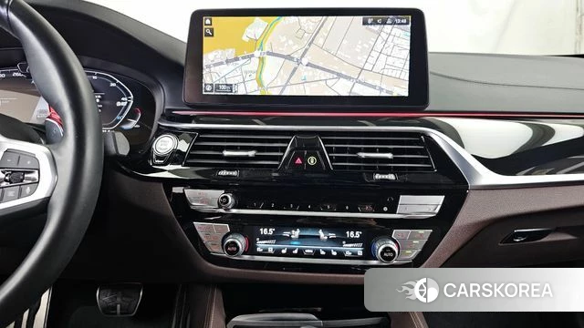 BMW 5 Series (G30) 2023 Белый из Кореи, фото 5