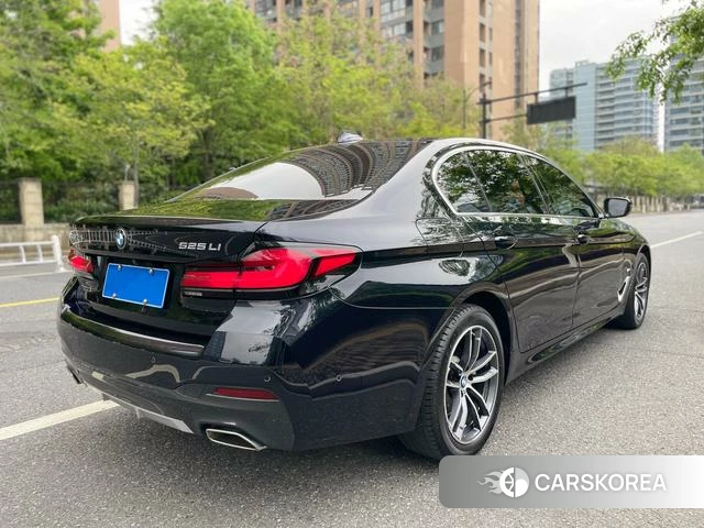BMW 5 series 2023 Черный из Китая, фото 5