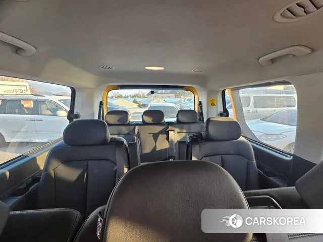 Hyundai Staria 2024 Желтый из Кореи, фото 5