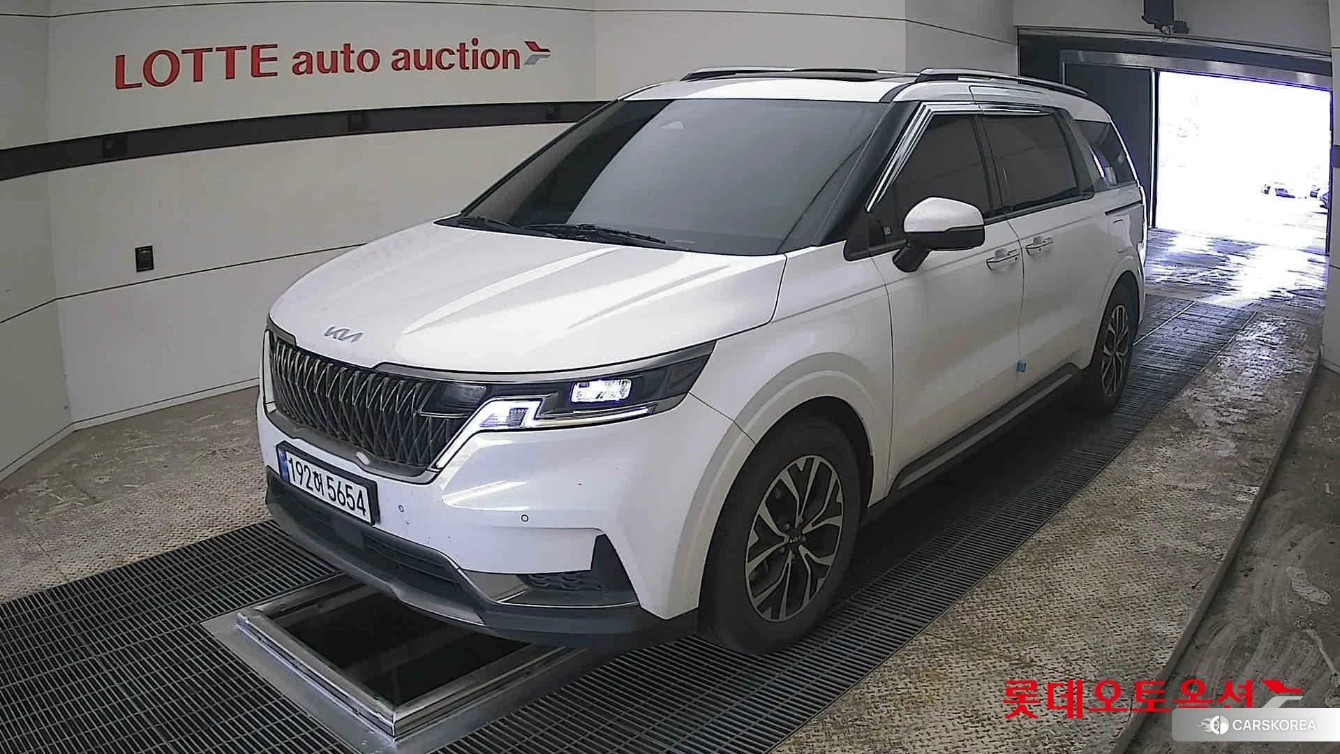 Kia Carnival 2023 Snow White Pearl (optional) из Кореи, фото 5