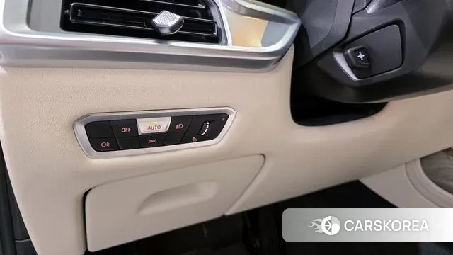 BMW X7 (G07) 2023 Серебристо-серый из Кореи, фото 5