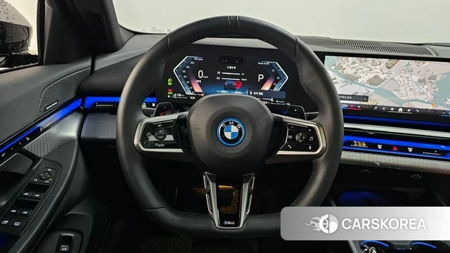 BMW 5 Series (G60) 2025 Черный из Кореи, фото 5