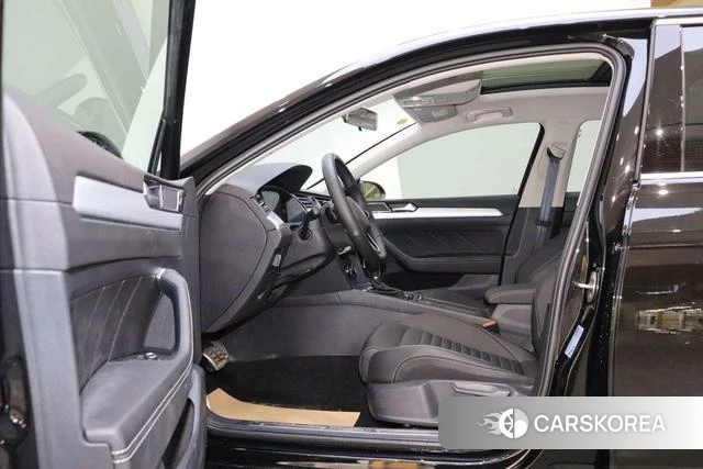 Volkswagen Magotan 2025 Черный из Китая, фото 5