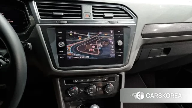 Volkswagen Tiguan second Generation 2020 Белый из Кореи, фото 5