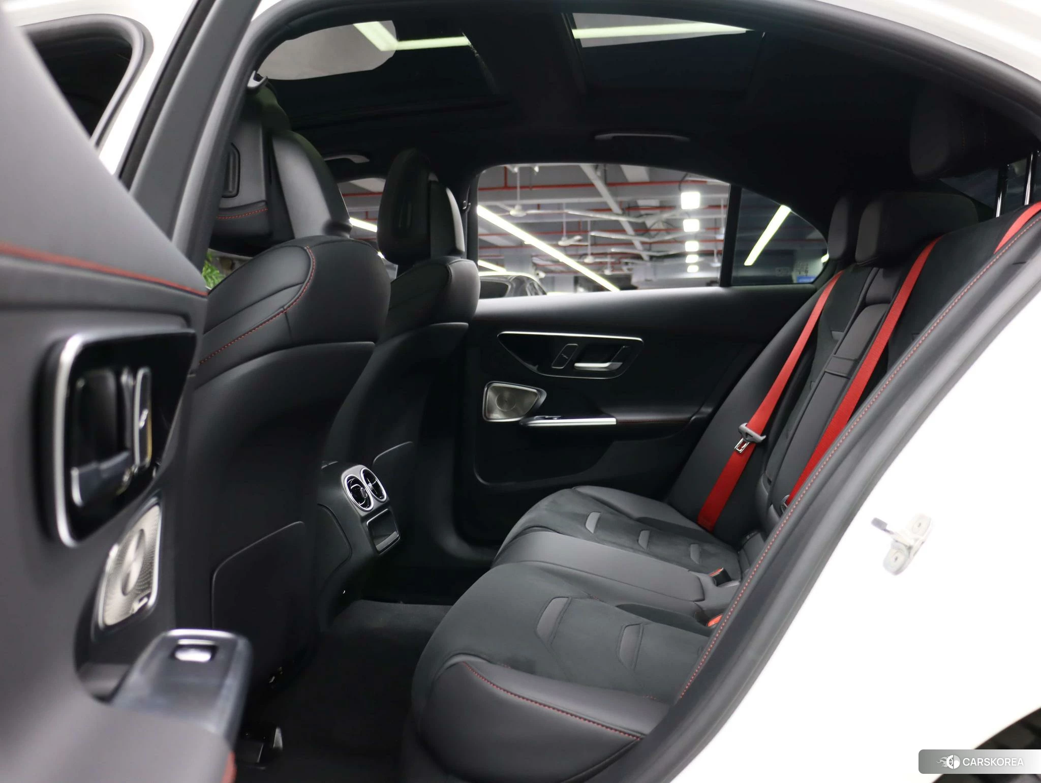 Mercedes-Benz C-class AMG 2023 Белый из Китая, фото 5