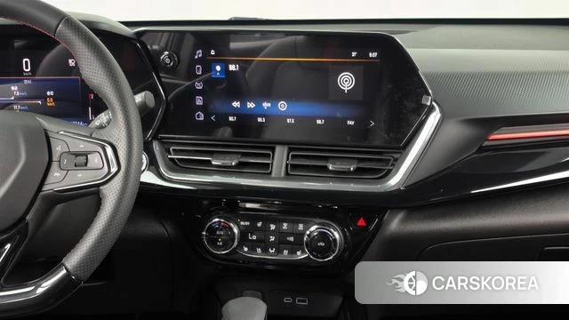 Chevrolet (GM Daewoo) Trax Crossover 2023 Серебристо-серый из Кореи, фото 5