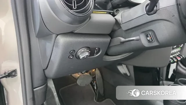 Mini Cooper Convertible 2024 Зеленый из Кореи, фото 5