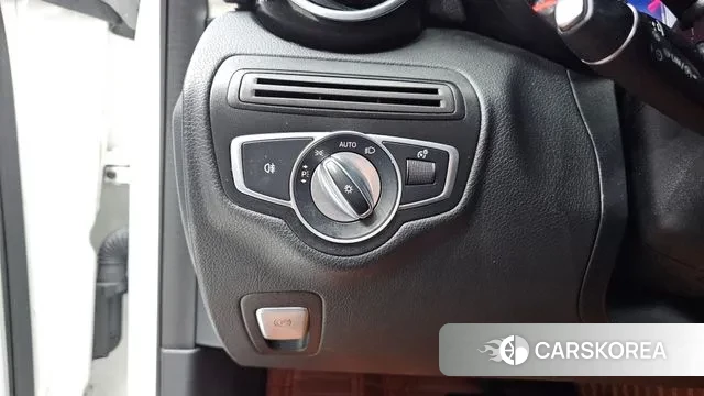 Mercedes-Benz C-Class W205 2018 Белый из Кореи, фото 5