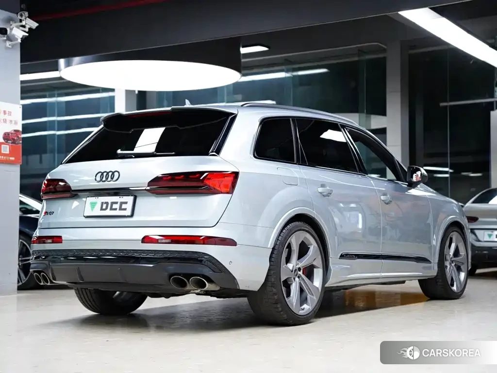 Audi SQ7 2024 Silver/gray из Китая, фото 5