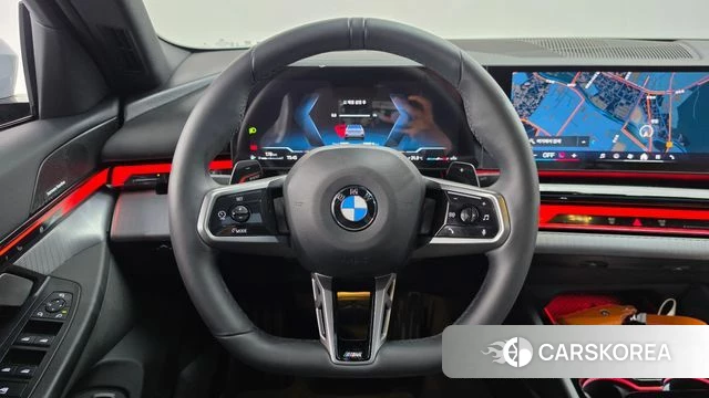 BMW 5 Series (G60) 2024 Серебристо-серый из Кореи, фото 5