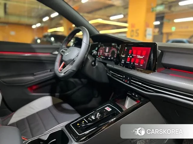 Volkswagen Golf 8th Generation 2024 Черный из Кореи, фото 5