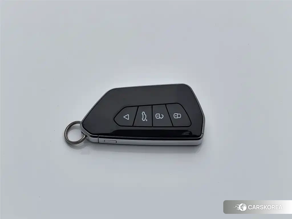 Hyundai Elantra 2023 Белый из Китая, фото 5