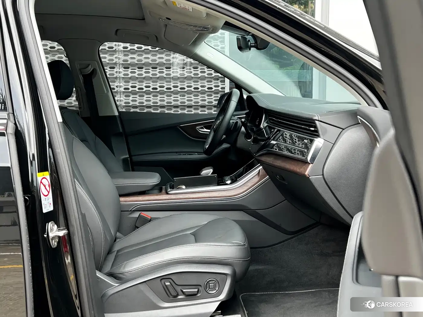 Audi Q7 2024 Черный из Китая, фото 5