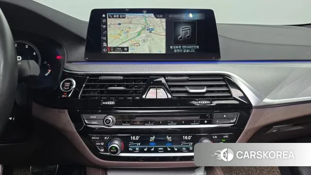 BMW 5 Series (G30) 2019 Белый из Кореи, фото 5