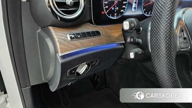 Mercedes-Benz E-Class W213 2018 Белый из Кореи, фото 5