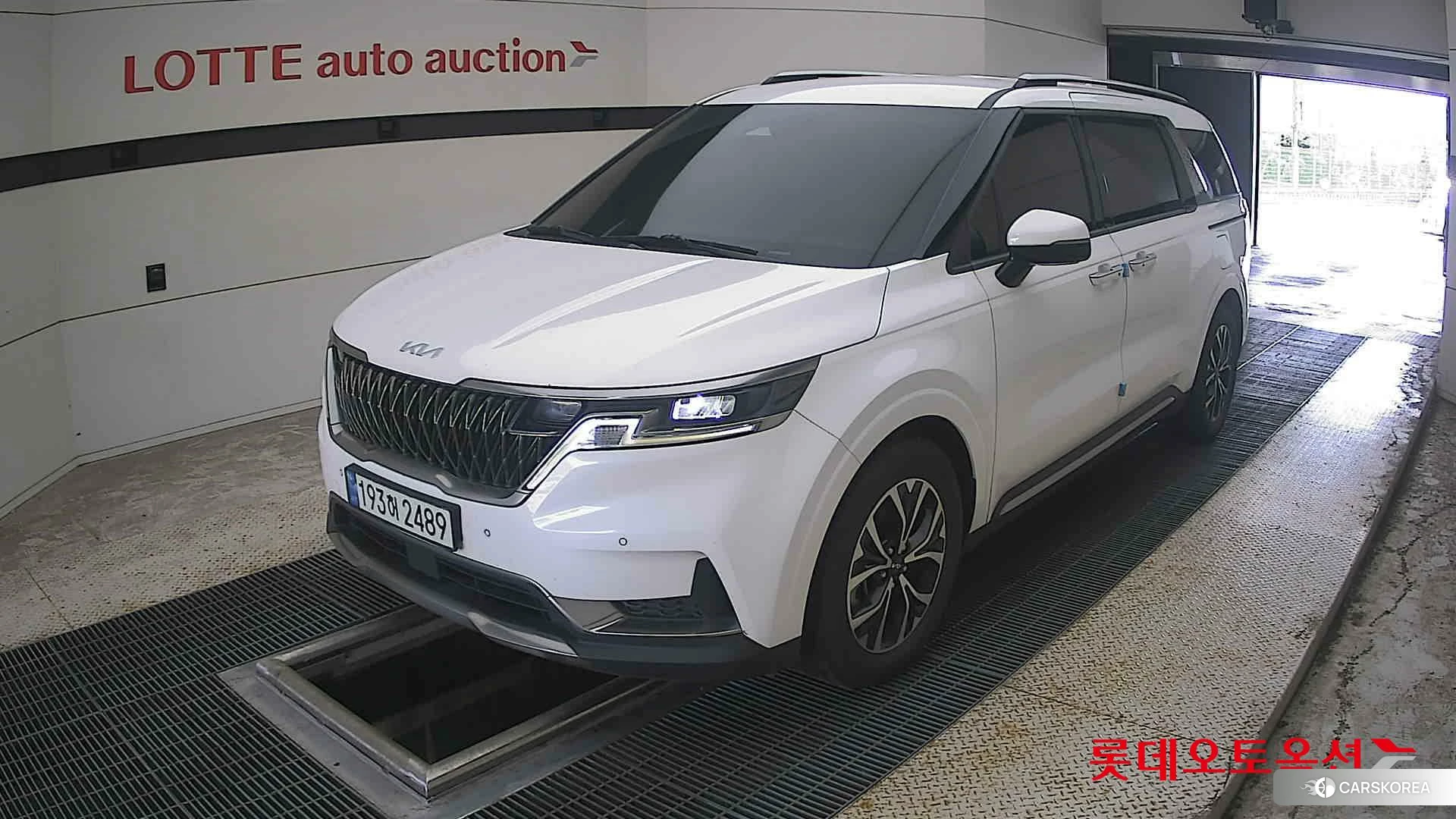 Kia Carnival 2023 Snow White Pearl (optional) из Кореи, фото 5