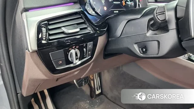 BMW 5 Series (G30) 2018 Серый из Кореи, фото 5