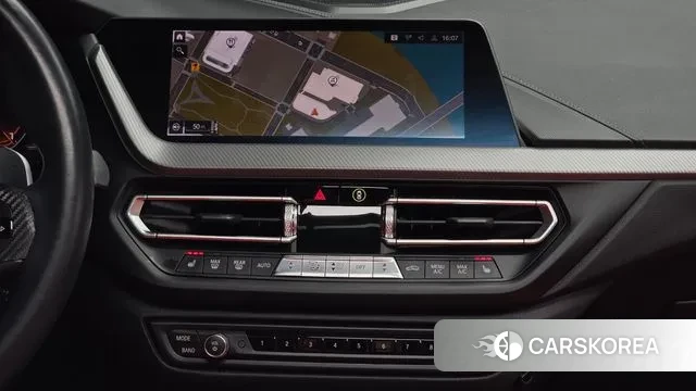 BMW 1 Series (F40) 2021 Светло-серебряный цвет из Кореи, фото 5