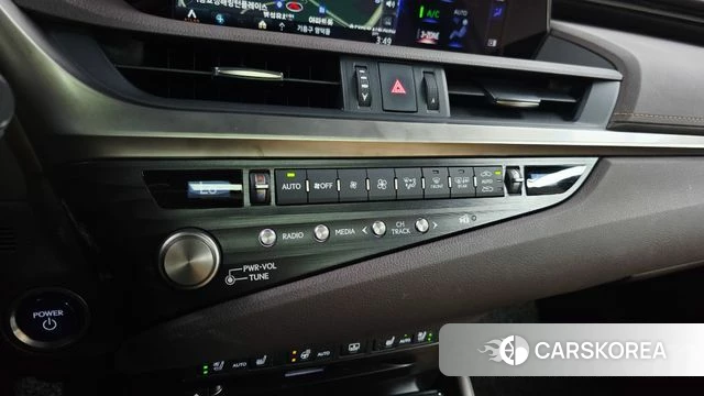 Lexus ES300h 7th generation 2020 Песочный из Кореи, фото 5