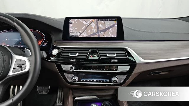 BMW 5 Series (G30) 2020 Белый из Кореи, фото 5