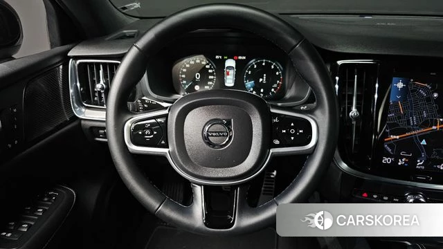 Volvo S60 3rd generation 2022 Серебристо-серый из Кореи, фото 5