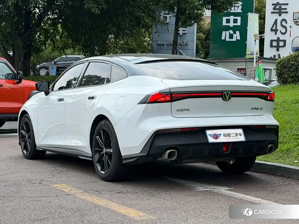 Chang'an UNI-V 2023 Белый из Китая, фото 5
