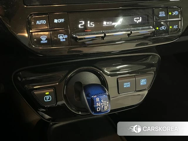 Toyota Prius 4th Generation 2021 Серебристо-серый из Кореи, фото 5
