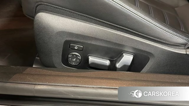 BMW 2 Series (G42) 2023 Серебристо-серый из Кореи, фото 5