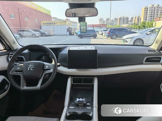 BYD Yuan UP 2025 Серебристо-серый из Китая, фото 5