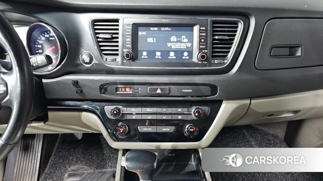 Kia The New Carnival 2018 Серебряный из Кореи, фото 5