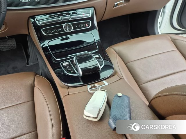 Mercedes-Benz E-Class W213 2018 Белый из Кореи, фото 5