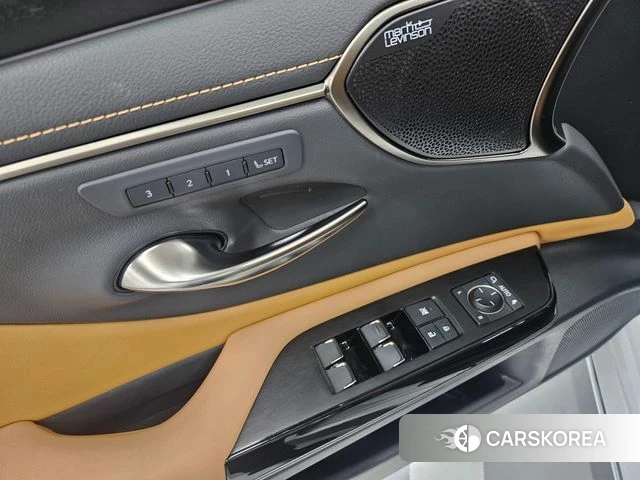 Lexus ES300h 7th generation 2025 Белый из Кореи, фото 5