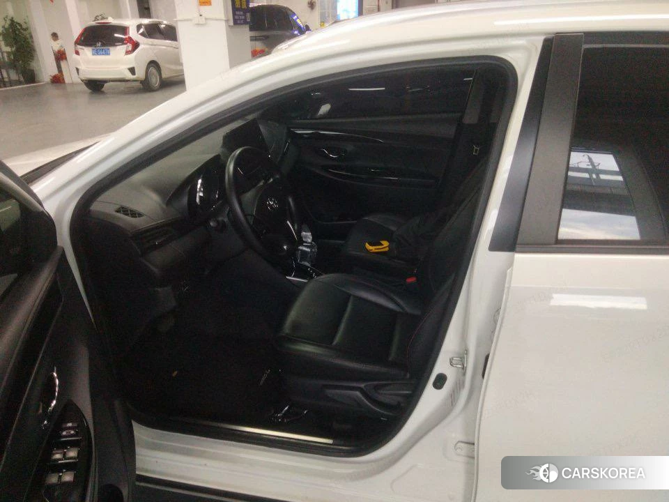 Toyota Yaris L 2021 Белый из Китая, фото 5