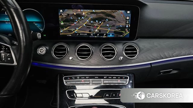 Mercedes-Benz E-Class W213 2023 Белый из Кореи, фото 5
