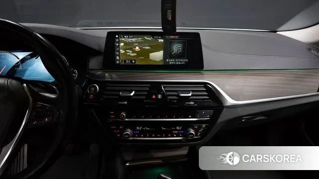 BMW 5 Series (G30) 2018 Белый из Кореи, фото 5