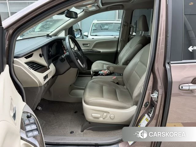 Toyota Sienna 2018 Шампань из Китая, фото 5