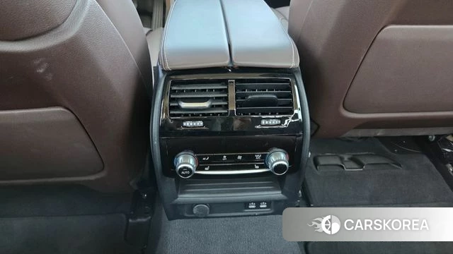 BMW 5 Series (G30) 2023 Белый из Кореи, фото 5