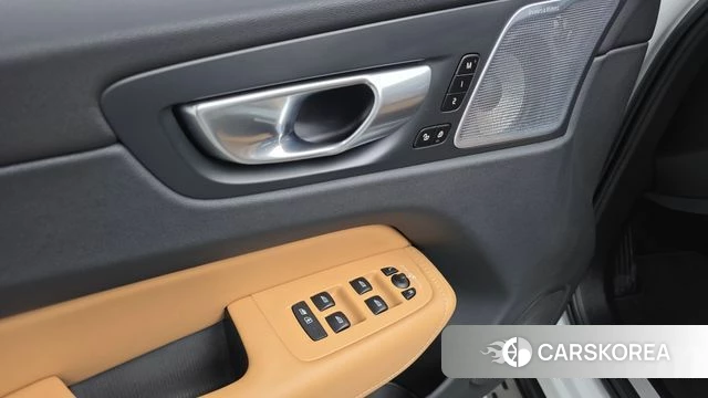 Volvo XC60 second Generation 2023 Белый из Кореи, фото 5