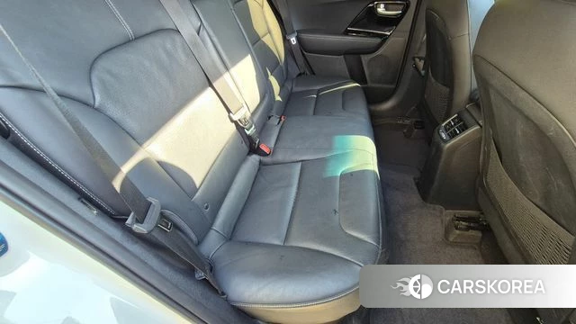 Kia Niro 2018 Белый из Кореи, фото 5