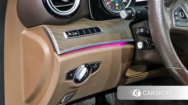 Mercedes-Benz E-Class W213 2018 Серый из Кореи, фото 5