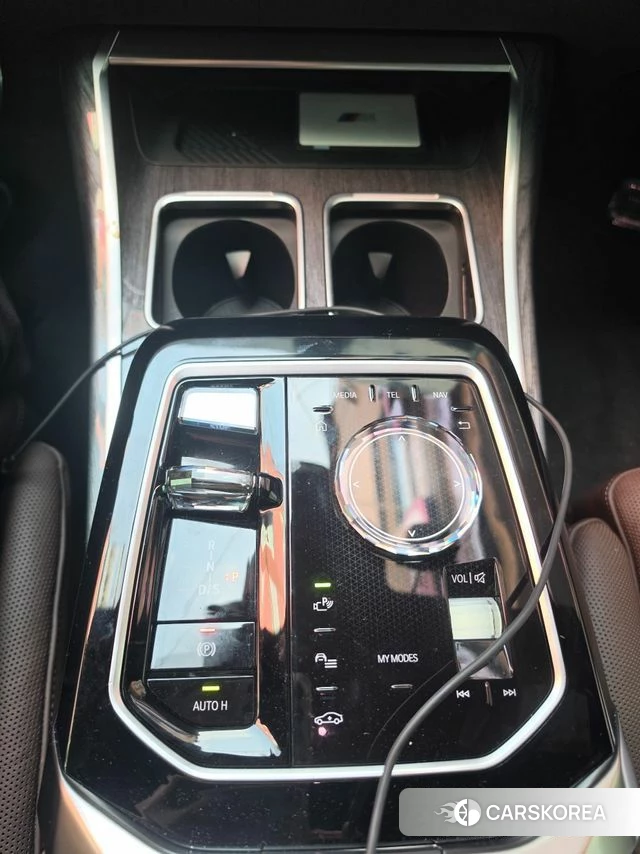 BMW 7 Series (G70) 2023 Цвет галактики из Кореи, фото 5
