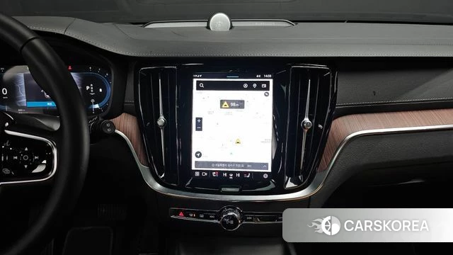 Volvo V60 Cross-Country 2nd Generation 2024 Белый из Кореи, фото 5