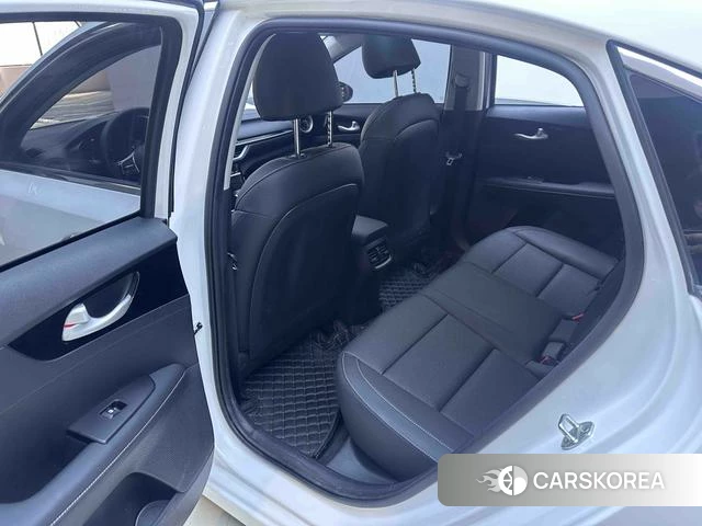 Kia K3 2023 Белый из Китая, фото 5