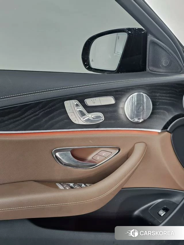Mercedes-Benz E-class (imported) 2021 Черный из Китая, фото 5