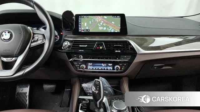 BMW 5 Series (G30) 2018 Белый из Кореи, фото 5